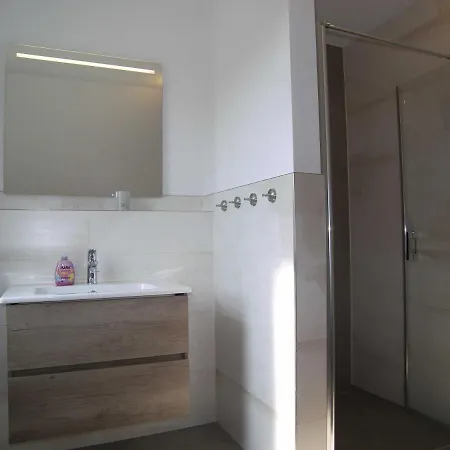 Hubertus Mit 2 Schlafzimmern Und Balkon Apartment *