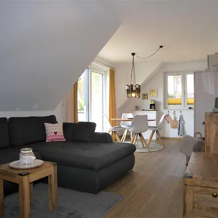 Apartment Hubertus Mit 2 Schlafzimmern Und Balkon Kolpinsee