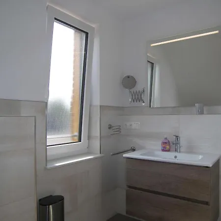 شقة Hubertus Mit 2 Schlafzimmern Und Balkon