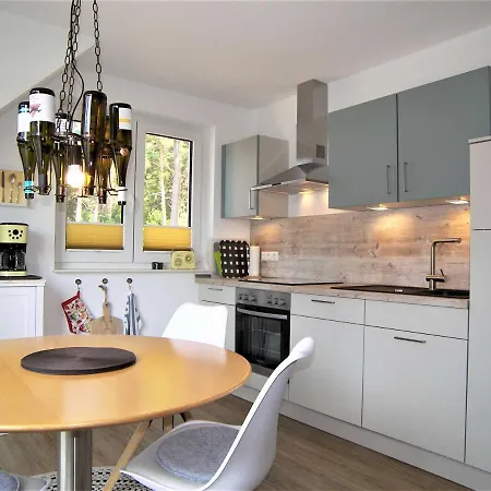 Hubertus Mit 2 Schlafzimmern Und Balkon شقة