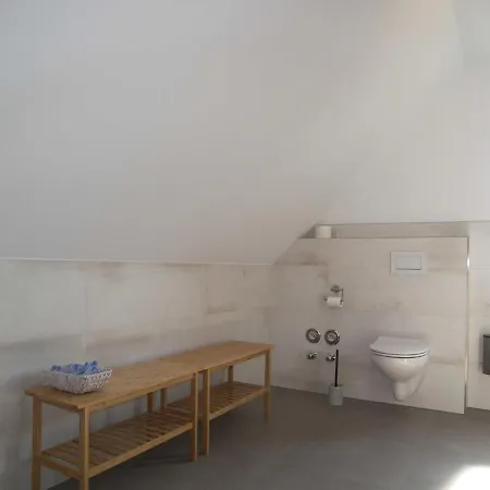 Hubertus Mit 2 Schlafzimmern Und Balkon كوبلينزي